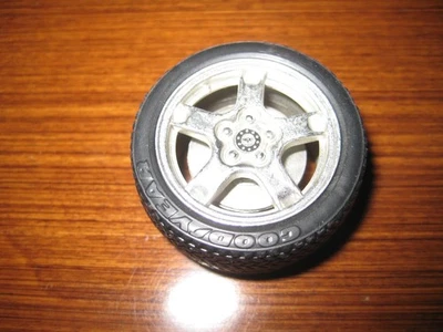 RUOTA ANTERIORE CHEVROLET CORVETTE C5 1/18 BURAGO TUNING O DIORAMA - Immagine 1 di 2