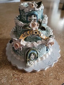 Vintage 2002 Blue Sky Clayworks December Birthday Cake House With Bottom Plate - Picture 1 of 12