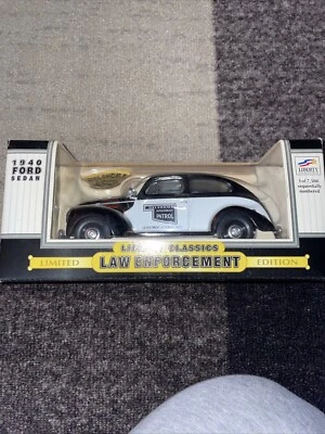 Lote Ford Liberty Classics aplicación de la ley Foto 1 de 4