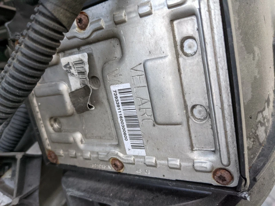 2006-2009 Saab 9-5 Right left Or right Xenon HID ballast - Image 1 of 1