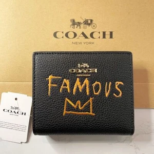 Portafoglio Coach x Jean Michel Basquiat bi-fold a scatto gesso C5587 outlet nuovo JPN - Foto 1 di 8