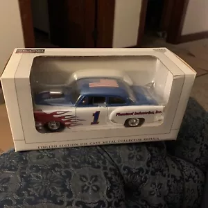 1:24 SPEC CAST 1954 CHEVY STREET ROD Coupe Flexsteel American Flag 54028 - Picture 1 of 11