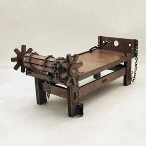 1/12  Wooden torture device Model Accessories Dungeon Photo Scene Model prop - Picture 1 of 11