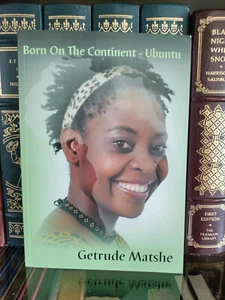 BORN ON CONTINENT: UBUNTU_Getrude Matshe_TPB_Inscribed by Author_Like New - Foto 1 di 9