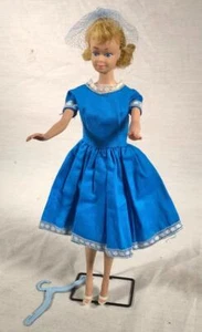 TRAJE DE VESTIR VINTAGE BARBIE OOAK AZUL CON ZAPATOS VELO Y PERCHA LT 17 9 - Imagen 1 de 2