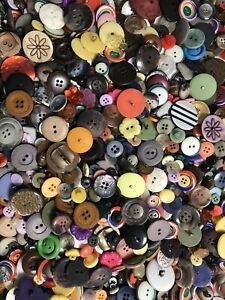Buttons 600 Vintage  Assorted Sizes Huge Lot Colors Bulk Lot Sewing Crafts New