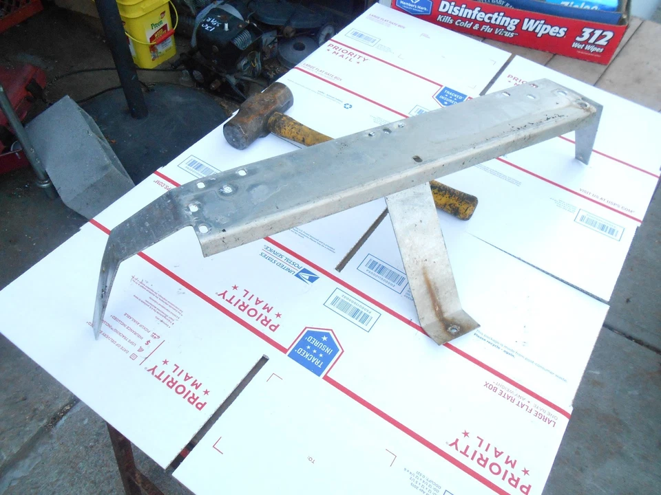 Polaris 600 Indy 1983 piezas: pieza de nariz delantera - aluminio - imprescindible para choque Foto 1 de 1