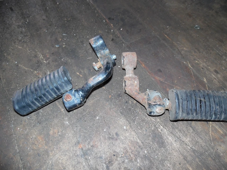 estriberas delanteras izquierda derecha Suzuki GS850 G 1979 Foto 1 de 1