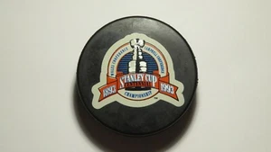 1993 100th Anniversary Stanley Cup Centennial Commemorative NHL Game Puck! - Imagen 1 de 2