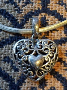 925 ITALIEN STERLINGSILBER 3/4" FILIGRANES HERZ AN 22" Silber Fischgrät Kette - Bild 1 von 7