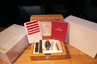 OMEGA Seamaster Diver 300M 210.32.42.20.01.001 42mm Rubber Strap and Bracelet - Image 1 of 4