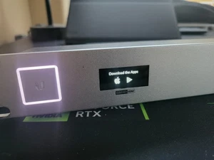 Ubiquiti UniFi Cloud Key Gen2 Plus z uchwytem w szafie - UCK-G2-PLUS CKG2-RM - Zdjęcie 1 z 3