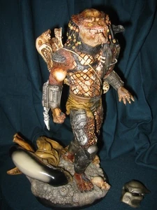 11" Predator Overcame Alien on Base Classic Sci-Fi Movie Resin Model Kit 1/6 - Picture 1 of 3