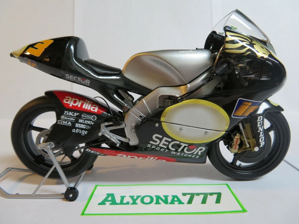 MINICHAMPS 1/12 APRILIA RSV 250 Marco Melandri 2002 MotoGP Moto Bike Model *Rare - Image 1 of 4