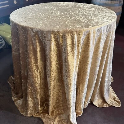 132 Inch Round Velvet Tablecloth, Silky Tablecloths for Parties and Events - Image 1 of 4