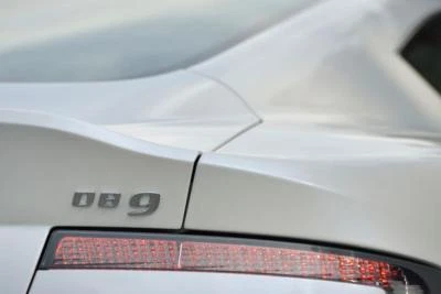 Aston Martin DB9 Heck Abzeichen - 4G43-001B40-BA - Bild 1 von 4