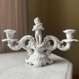 Vintage italienischer neoklassizistischer Porzellan Cherub/Putto zweiarmiger Blumen Kandelaber - Bild 1 von 12