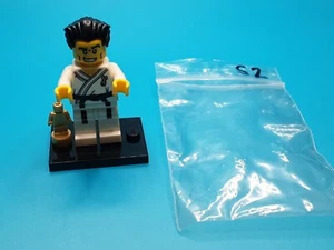 LEGO CMF Series 2 Collectible Minifigures 8684 - Karate Master (RETIRED) - Picture 1 of 3