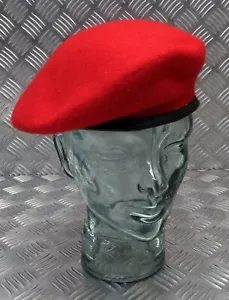 Rojo Lana Estilo Militar Boina/Berret Talla 7 / Pequeño - Nuevo - Imagen 1 de 5