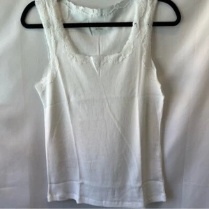 St. John's Bay Tanktop weiß tailliert mit Spitzenbesatz - Bild 1 von 7