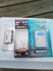 Sony Walkman Radios FM/AM One noch versiegelt eins nie benutzt zusammen zu verkaufen  - Bild 1 von 5