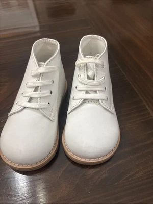 Josmo Nuevos zapatos para caminar Oxford blancos para bebés/niños pequeños talla 5,5 Foto 1 de 4
