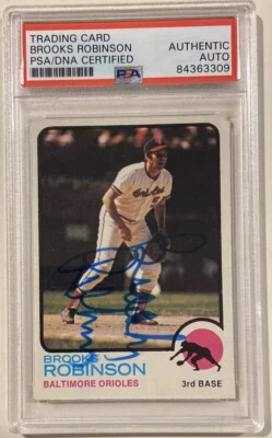 1973 Topps Brooks Robinson Signed Baseball Card #90 PSA/DNA Certified Auto HOF - Image 1 of 3