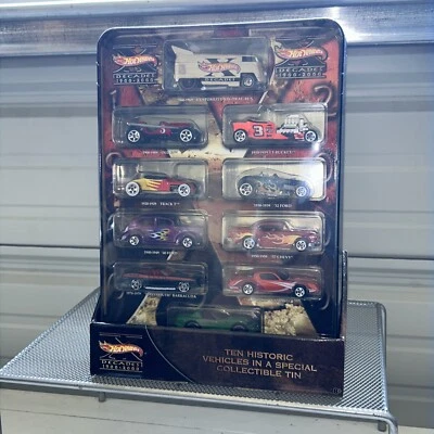 Hot Wheels décadas 1900 a 2000 en lata coleccionable con soporte de exhibición Foto 1 de 4