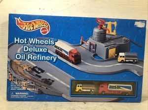 Hot Wheels World Deluxe Oil Refinery Play-set New In Box Factory Sealed 2 Trucks - Picture 1 of 16