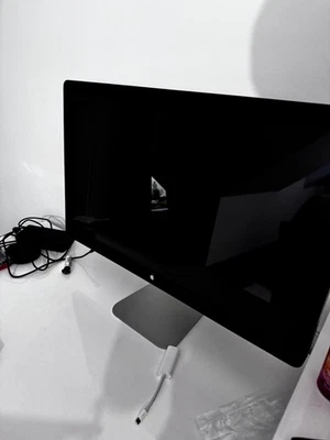 Apple Thunderbolt 27-Zoll 2560x1440 IPS LED Monitor - Silber (MC914ZM/B) - Bild 1 von 4