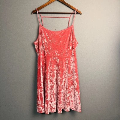 Mini Vestido Forever 21 Plus Terciopelo Triturado Correa Espagueti Coqueta Coral Talla 3X Foto 1 de 4