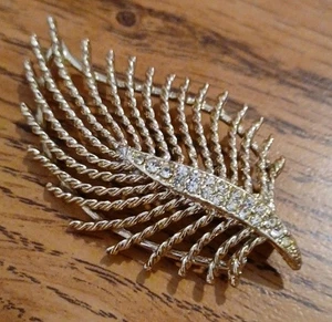 Goldfarbene Blatt Mantel Anstecknadel Brosche Strass Draht Twist 60’er Vintage - Bild 1 von 5