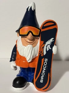 Denver Broncos NFL 10" Garden Gnomo Snowboard Statua 2017 Limited Natale - Foto 1 di 5