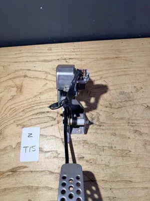 2003-2008 Nissan 350Z Gas Pedal Accelerator With Sensor Throttle/ Pigtail OEM - Image 1 of 4