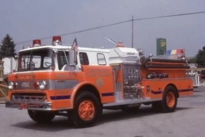 Preston PA 1976 Ford C FMC Pumper - Fire Apparatus Slide - Picture 1 of 1