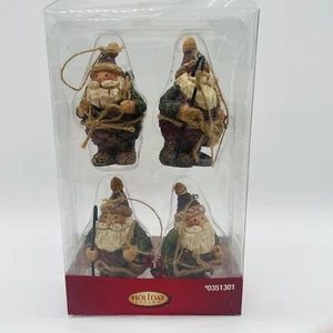 Juego de 4 adornos rústicos para estatuillas de Papá Noel Holiday Living - Imagen 1 de 4