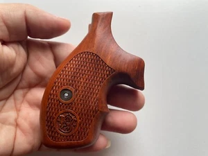 New wood Grips for S&W J Frame ROUND Butt Bodyguard Checker opened back - Picture 1 of 6