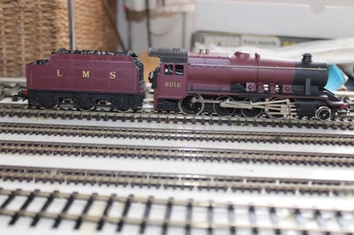 Wrenn Railways Locomotive W2272  2-8-0  LMS FREIGHT LOCOMOTIVE OO/HO VERY RARE - Image 1 of 4