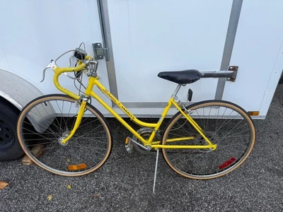 1975 Yellow  Schwinn Varsity Bike ?!?Vintage?!? Womens Bike 10 Speed All Their - Image 1 of 4