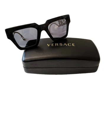 Auténticas GAFAS DE SOL VERSACE - NEGRAS con LOGO DORADO / NUEVAS Foto 1 de 4