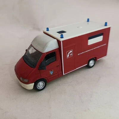 Solido 1/50 Scale Diecast 3153 - Renault Master Fire Truck - Red/White Boxed - Image 1 of 4