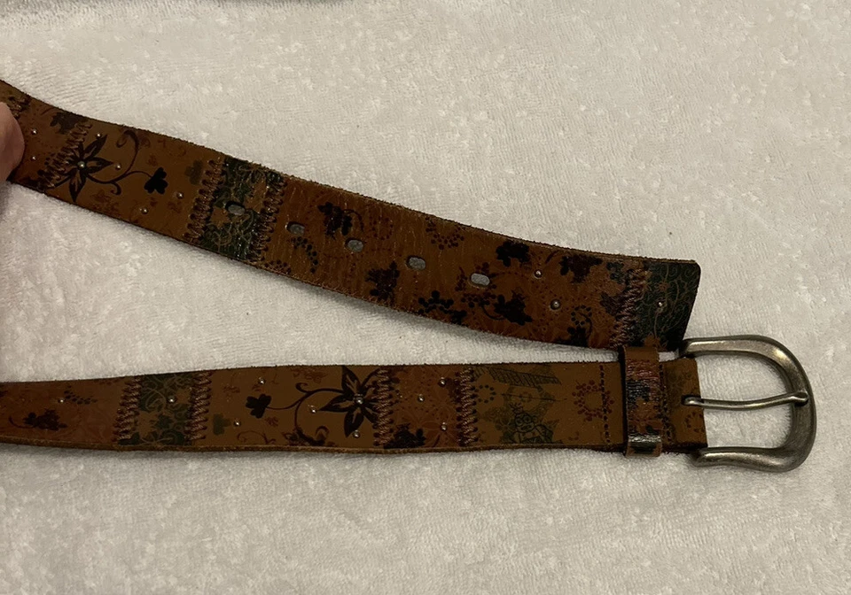 NUEVO CON ETIQUETAS FÓSIL Cinturón de Cuero Neutrales Retazos Floral Marrón Tostado para Mujer Mediano Foto 1 de 1