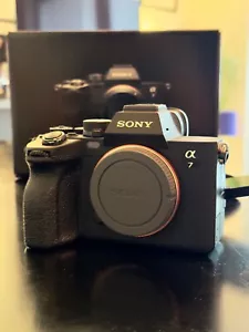 Sony Alpha 7 IV 33 MP Spiegellose Systemkamera - Schwarz (Nur Gehäuse) - Bild 1 von 5