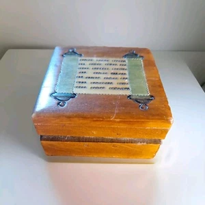 Piccola scatola portagioie in legno intagliato a mano made in Poland cuori polacchi - Foto 1 di 11