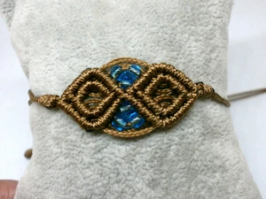 Pulsera Macrame Artesanal "Doble Rombo" cuentas celestes e hilo marrón - Imagen 1 de 7