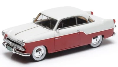 Willys Aero Bermuda 2-door - 1955 - red / white - ESVAL 1:43 - Immagine 1 di 4