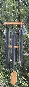 Carillon a vento 30" tubo in metallo nero e legno suono splendido campanello a vento NUOVO - Foto 1 di 6