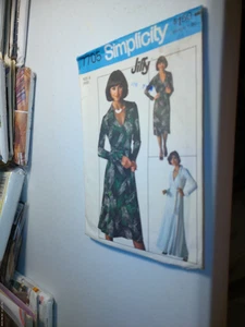 SIMPLICITY 7705 CLASSIC WRAP DRESS JIFFY SEWING PATTERN size 8 - Picture 1 of 1