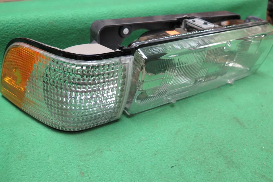16522268 GM RH COMPOSITE HEADLIGHT HEADLAMP COMBO HOUSING 1992-96 BUICK CENTURY - Image 1 of 1