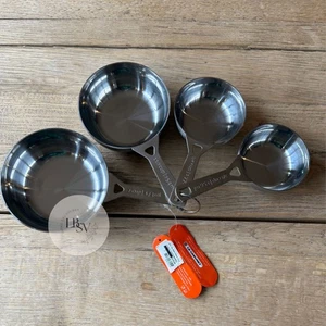 NEU Le Creuset Edelstahl Charge Backen Messbecher 4er Set - Bild 1 von 10